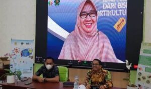 Kegiatan Millenial Agriculture Forum (MAF) edisi ke-XVIII dengan mengangkat tema 'Raup Cuan Dari Bisnis Hortikultura' secara daring. (Foto: Tim Ekspos SMK PP Negeri Banjarbaru/Katajari.com)