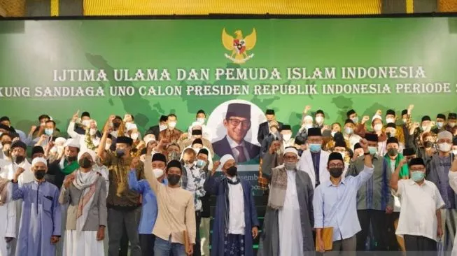 Deklarasi dukungan Forum Ijtima Ulama dan Pemuda Islam Indonesia (PII) se-Jawa Barat kepada Sandiaga Uno, Rabu (15/12/2021). (Foto: Antara/Tim Media Sandiaga Uno)