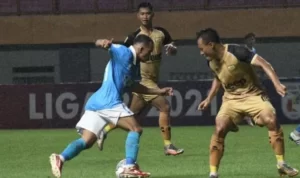 Martapura Dewa United versus Sulut United lanjutan babak delapan besar Liga 2 di Stadion Wibawa Mukti, Cikarang, Kabupaten Bekasi, Jawa Barat, Senin (20/12/2021). (Foto: Antara/Fakhri Hermansyah)