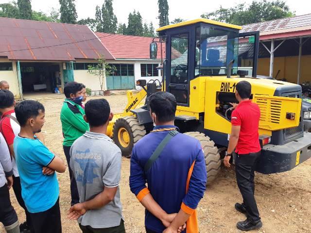 Para peserta pelatihan Alat Mesin Pertanian (Alsintan). (Foto: Tim Ekspos SMK PP Negeri Banjarbaru)