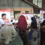 Yuti Mahrita dan Kader Milenial Gerindra Banjarbaru Gelar Bazar Murah
