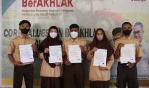 Siap Majukan Sektor Pertanian, Kementan Melalui SMKPP Negeri Banjarbaru Luluskan 81 Siswa XII