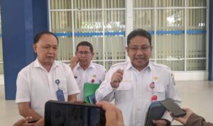 Komisaris Utama (kanan) dan Direktur PTAM Intan Banjar (kiri) sosialisasi pada Juni 2022. (Foto: Humas PTAM Intan Banjar)