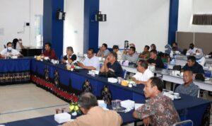 PT Air Minum Intan Banjar sosialisasi penyesuaian tarif baru kepada perwakilan pelanggan, masyarakat, LSM, dan wartawan. (Foto: Katajari.com)