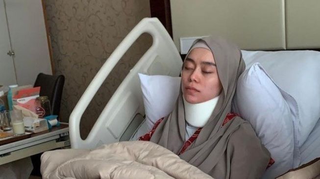 Lesti Kejora terbaring di rumah sakit. (Foto: cianjur.suara.com)