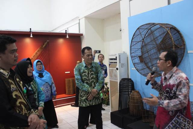 Pameran “Peralatan Perikanan Tradisional Kalimantan Selatan” ini dibuka secara resmi pada tanggal 10 November 2022, bertempat di Ruang Temporer Museum. (Foto: Museum Lambung Mangkurat)