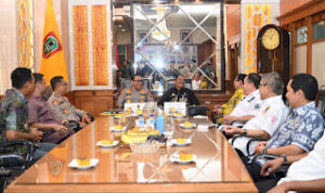Kunjungan Kapolda Kalsel Brigjen Andi Rian diterima Ketua DPRD Kalsel Dr. (HC) H. Supian HK, S.H., M.H. di ruang kerjanya, Banjarmasin, Jumat (04/11/2022) pukul 10.00 Wita. (Foto: Humas Polda Kalsel)