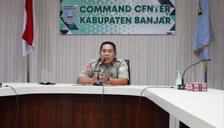 Kepala Pelaksana BPBD Banjar Warsita saat sesi dialog dengan televisi Kementerian Kominfo GPR TV di Command Center Manis, Selasa (6/12/2022) siang. (Foto: Kominfo Kabupaten Banjar)