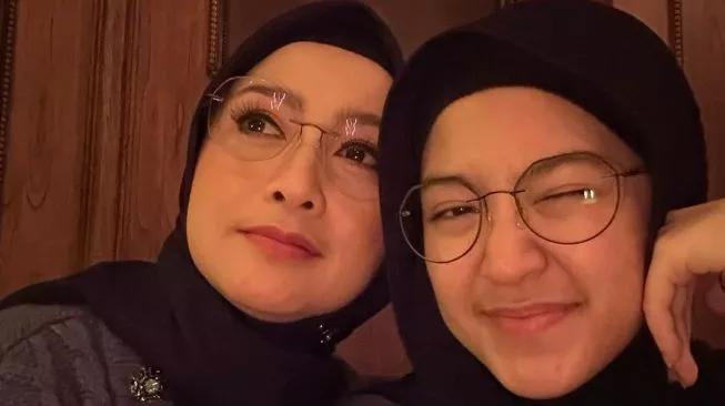 Desy Ratnasari dan sang putri Nasywa Nathania Hamzah (Foto: Instagram Desy Ratnasari/Katajari.com)