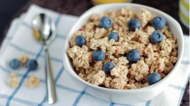 Ilustrasi sarapan oatmeal. (Foto: Pexels/JÉSHOOTS)