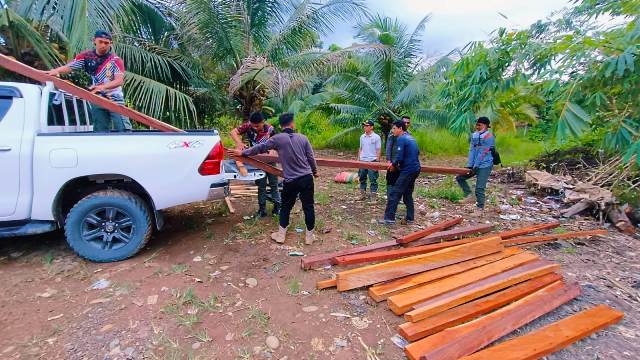 Dishut Kalsel menangani kasus gangguan perusakan hutan di Kalimantan Selatan. (Foto Dishut Kalsel)