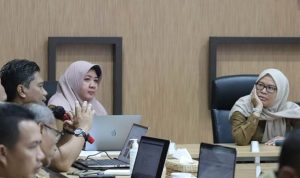 Dishut Kalsel rapat peningkatan potensi PAD bersama UPTD lingkup Dishut Kalsel dipimpin Kepala Dishut Kalsel Hj Fathimatuzzahra ini dilaksanakan di Aula Rimbawan 1 Dishut Kalsel, Senin, (9/1/2023). (Foto: Dishut Kalsel)