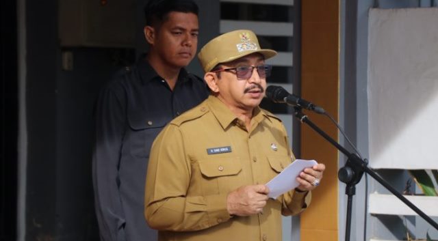 Wabup Banjar Said Idrus Al Habsyie pembina apel kerja gabungan di Tahun 2023 di halaman Kantor Bupati Banjar Martapura, Senin (2/1/2023) pagi. (Foto: Kominfo Kabupaten Banjar)