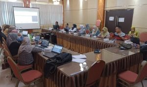 Rapat Pembahasan Identifikasi Risiko Strategis Pemerintah Daerah, Senin (16/1/2023) di aula Bauntung Bappedalitbang Kabupaten Banjar. (Foto: Bappedalitbang Kabupaten Banjar)