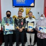 Pemberian Reward Pegawai Berkinerja Terbaik di Bappedalitbang Kabupaten Banjar