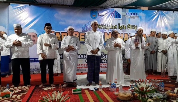 Peringatan Isra Miraj Nabi Muhammad SAW Tahun 1444 Hijriyah oleh Perumda Pasar Bauntung Batuah (PBB) Kabupaten Banjar Provinsi Kalimantan Selatan (Kalsel), Selasa (14/2/2023) malam di Pasar Batuah lantai 2 Martapura. (Foto: Kominfo Kabupaten Banjar)