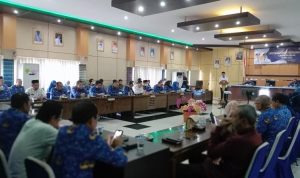 Bupati Banjar H Saidi Mansyur membuka Rapat Evaluasi Kinerja Pembangunan Daerah Tahun 2022, Jumat (17/2/2023) di Bappedalitbang Banjar di Martapura. (Foto: Bappedalitbang Banjar)