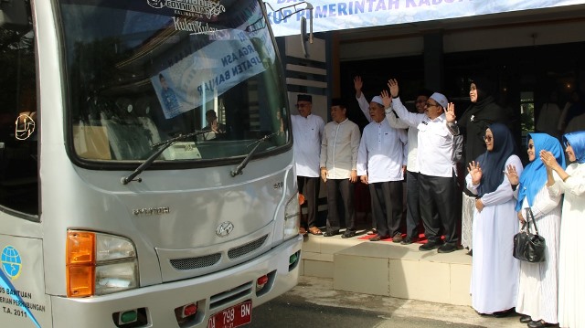 Warga Martapura terutama ASN mudik ke Hulu Sungai difasilitasi secara gratis oleh Pemerintah Kabupaten Banjar, Rabu (19/4/2023). (Foto: Kominfo Kabupaten Banjar/Katajari.com)