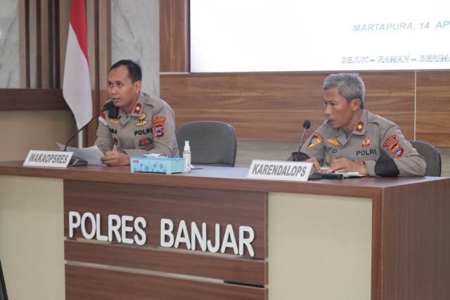 Wakapolres Banjar Kompol Boma Wedhayanto Purnomo, S.E., S.I.K rapat koordinasi Operasi Ketupat Intan 2023 bertempat di Aula Sarja Arya Racana Polres Banjar, Jumat (14/4/2023). (Foto: Humas Polres Banjar/Katajari.com)