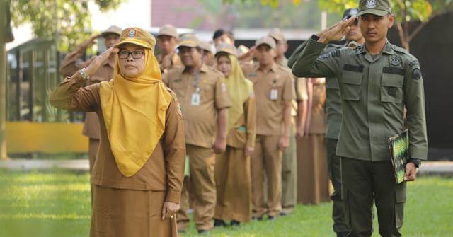 Memperingati Hari Kebangkitan Nasional (Harkitnas) ke-115 Tahun 2023 bertemakan 'Semangat Untuk Bangkit,' di halaman kantor Dishut Kalsel, Senin (22/5/2023) di Banjarbaru. (Foto: Dishut Kalsel/Katajari.com)