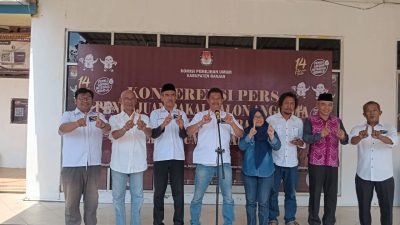 Partai Garuda Kabupaten Banjar di depan sekretariat KPU Kabupaten Banjar, Minggu (14/5/2023) (Foto: Katajari.com)