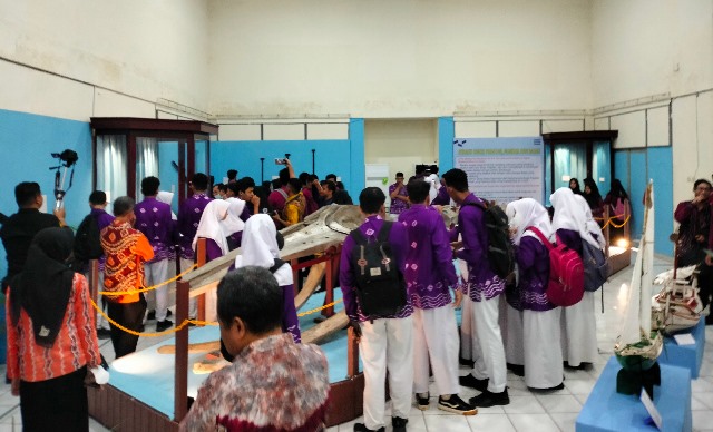 Pemeran Temporer I bertajuk Budaya Sungai, dengan tema “Perahu Tradisional Sebagai Alat Transportasi Sungai, Danau dan Laut di Kalimantan Selatan”. (Foto: Museum Lambung Mangkurat/Katajari.com)