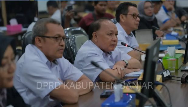 PT Air Minum Intan Banjar (Perseroda) rapat dengar pendapat anggota DPRD Kabupaten Banjar, Rabu (10/5/2023). (Foto: Humas DPRD Kabupaten Banjar/Katajari.com)