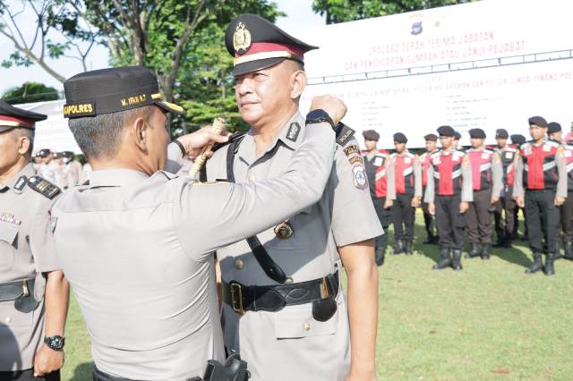 Kapolres Banjar AKBP M. Ifan Hariyat T., S.H., S.I.K., M.H pimpin sertijab perwira di Mapolres Banjar, Jumat (19/5/2023). (Foto: Humas Polres Banjar/Katajari.com)