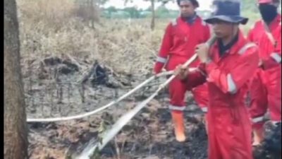 Brigdalkarhutla Kalsel Padamkan Api di Jalan Tegal Arum