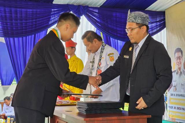 Pengukuhan dan Pelepasan siswa di halaman kampus SMK-PP Negeri Banjarbaru, Rabu (24/5/2023). (Foto: Tim Ekspos SMK PP Negeri Banjarbaru/Katajari.com)