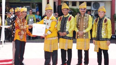 Prosesi puncak peringatan Hari Jadi ke-71 Kabupaten Hulu Sungai Utara (HSU) di Halaman Kantor Bupati setempat, Kota Amuntai, Kamis (11/5/2023).(Foto: Adpim Setdaprov Kalsel/Katajari.com)