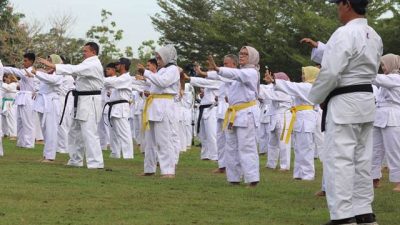 Karateka Dishut Kalsel Latihan Akbar Karate Bersama Paman Birin