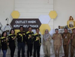 KPH Kapuas Tengah Kunjungi KPH Kayu Tangi, Tertarik Program Revolusi Hijau dan Pengelolaan HHBK