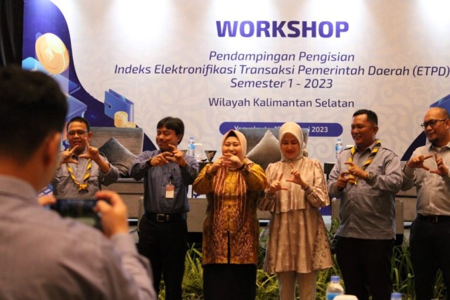 Kepala Biro Perekonomian Setda Prov Kalsel Hj. Raudatul Jannah saat membuka workshop pendampingan pengisian survei Indeks ETDP Semester 1 tahun 2023 di Yogyakarta, Senin (19/6/2023) pagi. (Foto: Adpim Setdaprov Kalsel/Katajari.com)