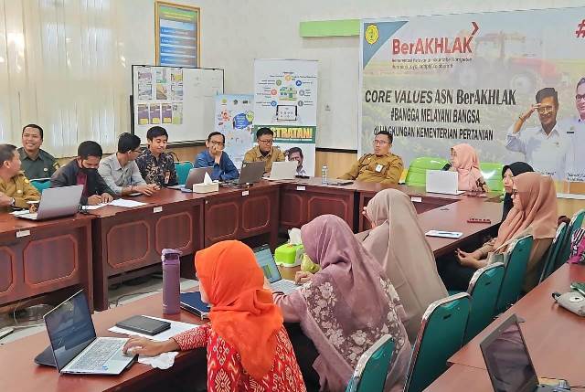 SMK-PPN Banjarbaru siap terapkan Kurikulum Merdeka, dengan menggelar In-House Training bagi tenaga pendidik di lingkungan SMK-PPN Banjarbaru, Selasa (11/7/2023). (Foto: Tim Ekspos SMK PP Negeri Banjarbaru/Katajari.com)