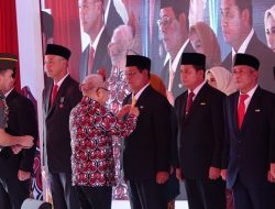 Paman Birin Dapat Anugerah Satyalancana Wira Karya Dari Presiden RI