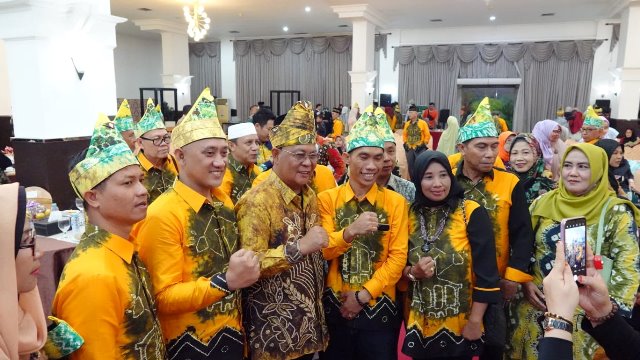 Paman Birin menghadiri acara pelantikan pengurus wilayah Kerukunan Bubuhan Banjar (KBB) Sumatera Selatan serta Halalbihalal bersama warga Banjar bertempat di Aula Hotel Swarna Dwipa, Rabu (5/7/2023) malam. (Foto: Adpim Setdaprov Kalsel/Katajari.com)