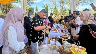 Tim Dishut Kalsel meraih Juara Harapan 1 Festival Wisata Budaya Pasar Terapung. (Foto: Dishut Kalsel/Katajari.com)