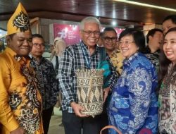 Menteri KLHK Kunjungi Stan Pameran KTH Dishut Kalsel di Acara Wana Lestari 2023