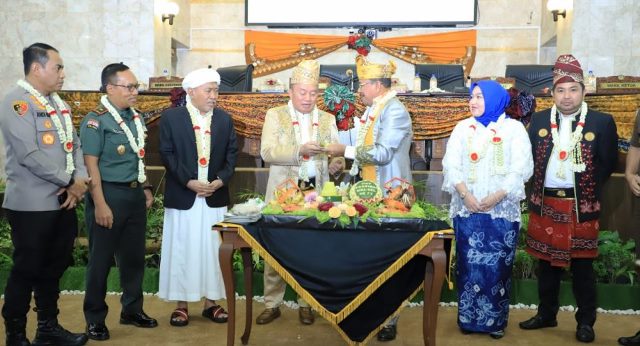 DPRD Provinsi Kalimantan Selatan (Kalsel) menggelar rapat paripurna dalam memperingati Hari Jadi (Harjad) ke 73 Provinsi Kalsel di Gedung DPRD Kalsel pada Rabu (9/8/2023), yang diikuti pula Wagub Kalsel H Muhidin. (Foto: Adpim Setdaprov Kalsel/Katajari.com)