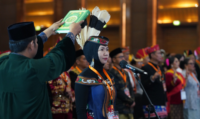 Pelantikan Anggota Bawaslu Kabupaten/ Kota Masa Jabatan 2023-2028 di Jakarta, Sabtu (19/08/2023) malam. (Foto: Bawaslu RI/Katajari.com)