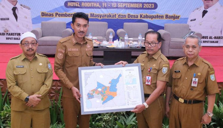 Bupati Banjar H Saidi Mansyur (dua kanan) saat Rapat Koordinasi (Rakoor) Pambakal dan BPD se-Kabupaten Banjar, di Hotel Rodhita, Banjarbaru, Senin (11/9/2023) pagi. (Foto: Kominfo Kabupaten Banjar/Katajari.com)