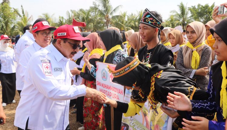 Palang Merah Indonesia (PMI) Kabupaten Banjar menggelar Apel Peringatan HUT ke 78 PMI, di Stadion Mini Barakat Martapura, Minggu (17/9/2023) pagi. (Foto: Kominfo Kabupaten Banjar/Katajari.com)