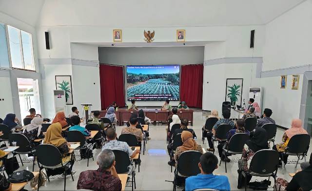 SMK-PPN Banjarbaru koordinasi bersama Dinas Pertanian Kabupaten Hulu Sungai Selatan (HSS) selaku District Implementation Team (DIT) dan Balai Penyuluhan Pertanian (BPP) selaku Business Development Service Providers (BDSP). (Foto: Tim Ekspos SMK PP Negeri Banjarbaru/Katajari.com)