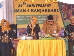 Paman Birin Sawer Guru dan Siswa SMAN 4 Kota Banjarbaru