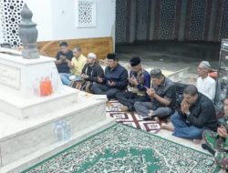 Paman Birin dan Sandi Ziarah Guru Sapat di Indragiri Hilir