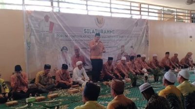 Ketua Dewan Kehormatan Kerukunan Keluarga Bakumpai (KKB) Sandi Fitrian Noor menghadiri pertemuan pada Silaturahmi Forum Komunikasi Keluarga Bakumpai (FKKB) Kabupaten Barito Kuala di Marabahan, Minggu (26/11/2023). (Foto: Adpim Setdaprov Kalsel/Katajari.com)