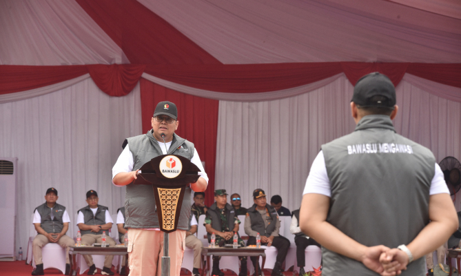 Suasana Konsolidasi Nasional dan Apel Siaga Pengawasan Tahapan Kampanye di Monumen Nasional, Jakarta, Minggu (26/11/2023) pagi. (Foto: Bawaslu RI/Katajari.com)