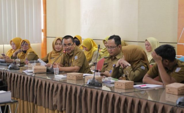 Focus Group Discussion (FGD) Analisis Efektivitas Kelembagaan Organisasi Perangkat Daerah (OPD) di Kabupaten Banjar, Senin (6/11/2023) di aula Bappedalitbang Kabupaten Banjar. (Foto: Bappedalitbang Kabupaten Banjar /Katajari.com)