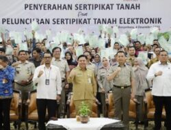 Penyerahan Sertifikat dan Launching Sertifikasi Elektronik di Gedung Idham Chalid